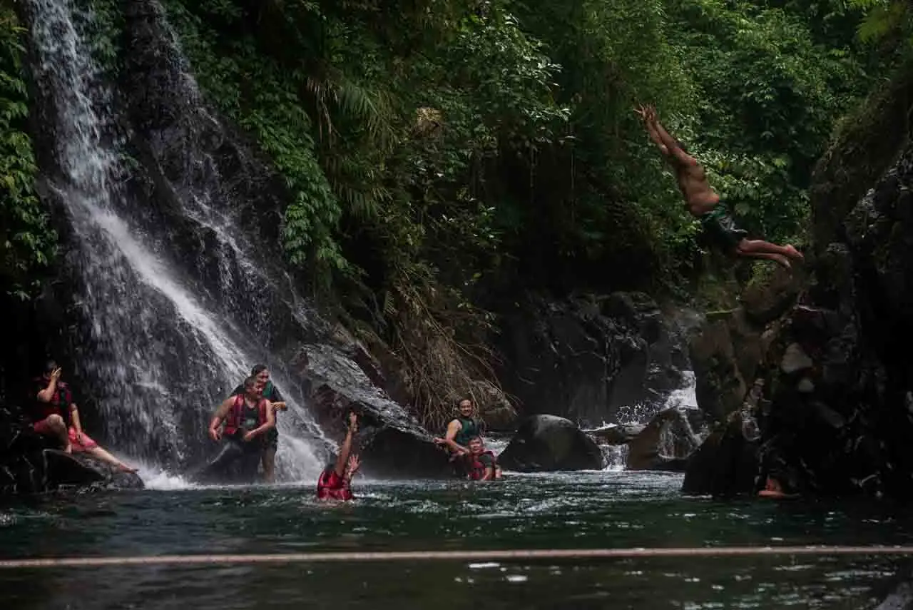Serunya Wisata Air Terjun...