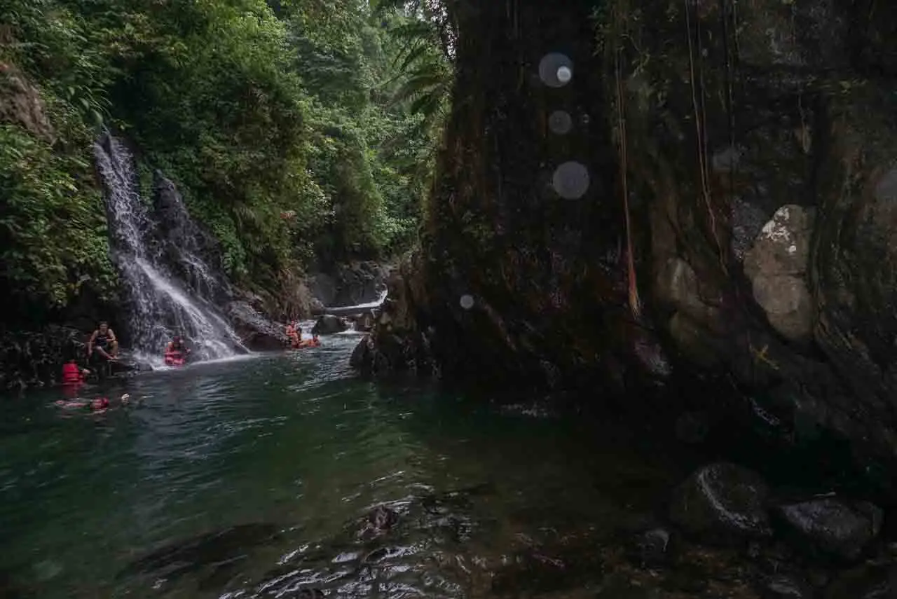 Serunya Wisata Air Terjun...