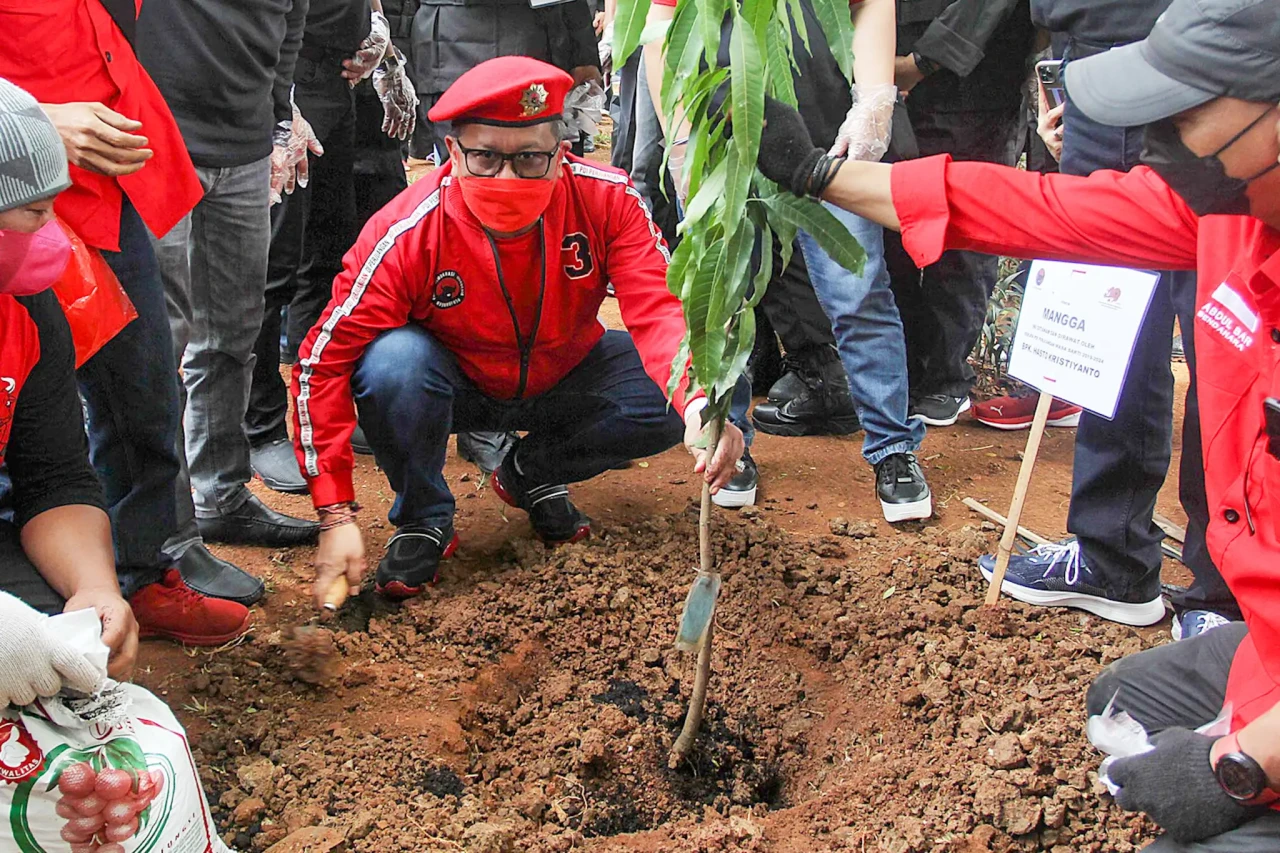 PDIP Aksi Bersih-bersih...