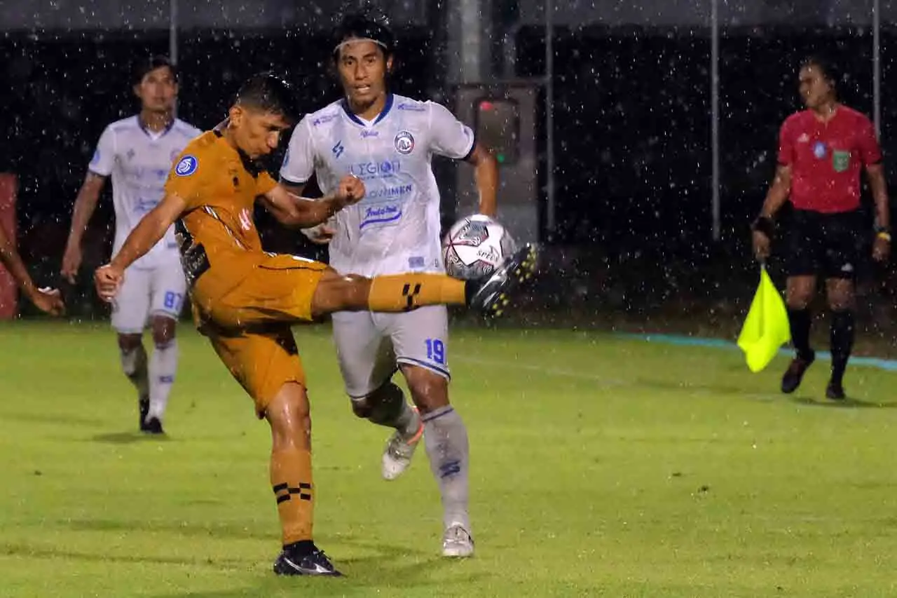 Arema FC Menang Tipis...