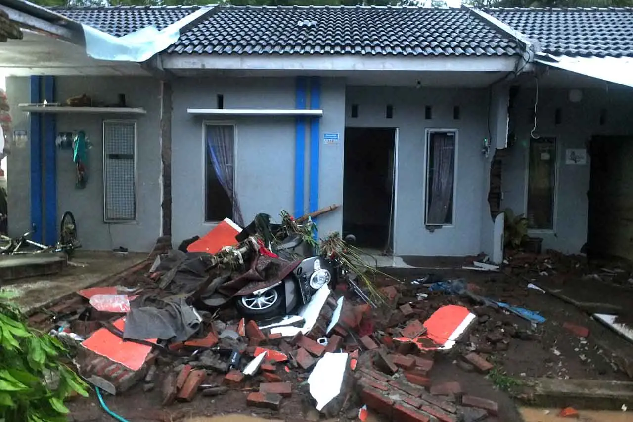 Banjir Rendam 100 Rumah...