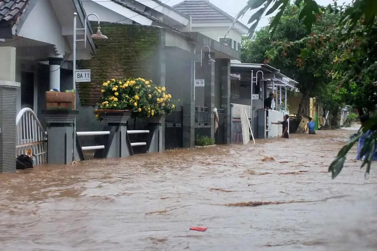 Banjir Rendam 100 Rumah...