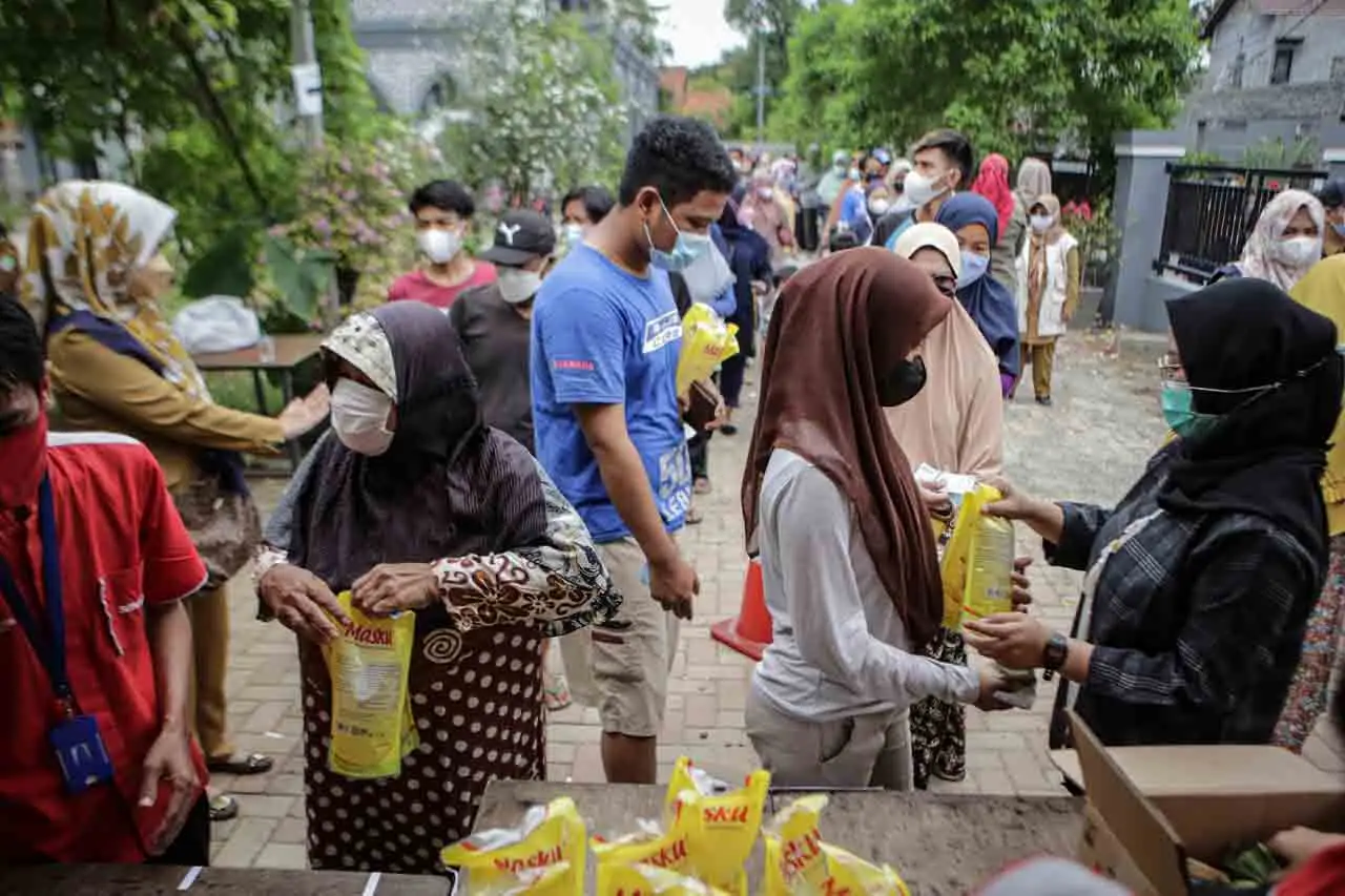 Warga Tangerang Serbu...