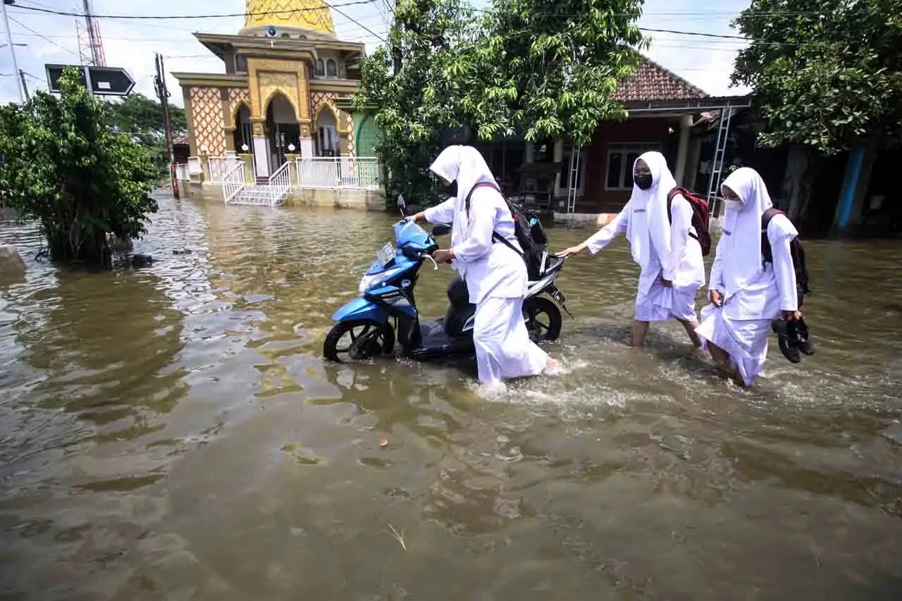 Banjir Setinggi 50 Cm...