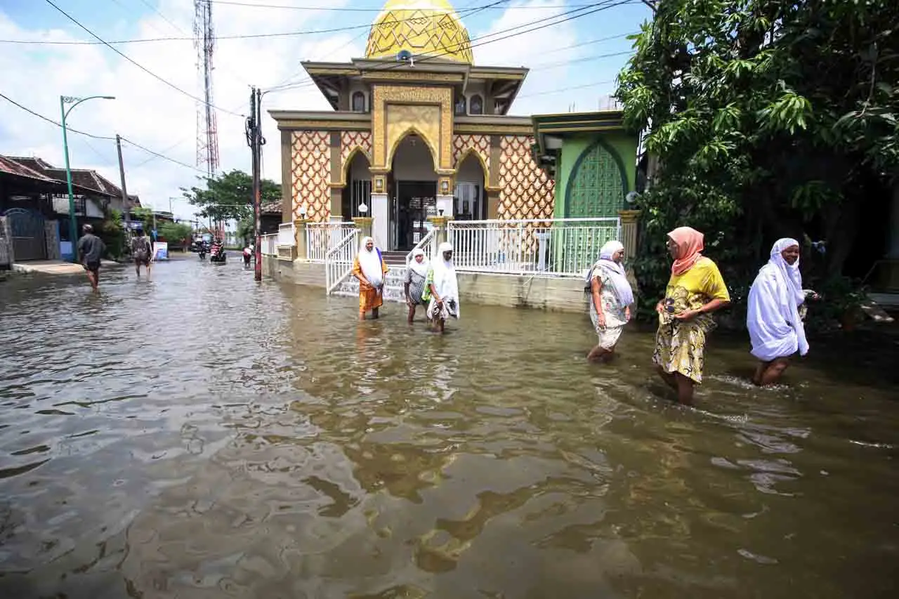 Banjir Setinggi 50 Cm...