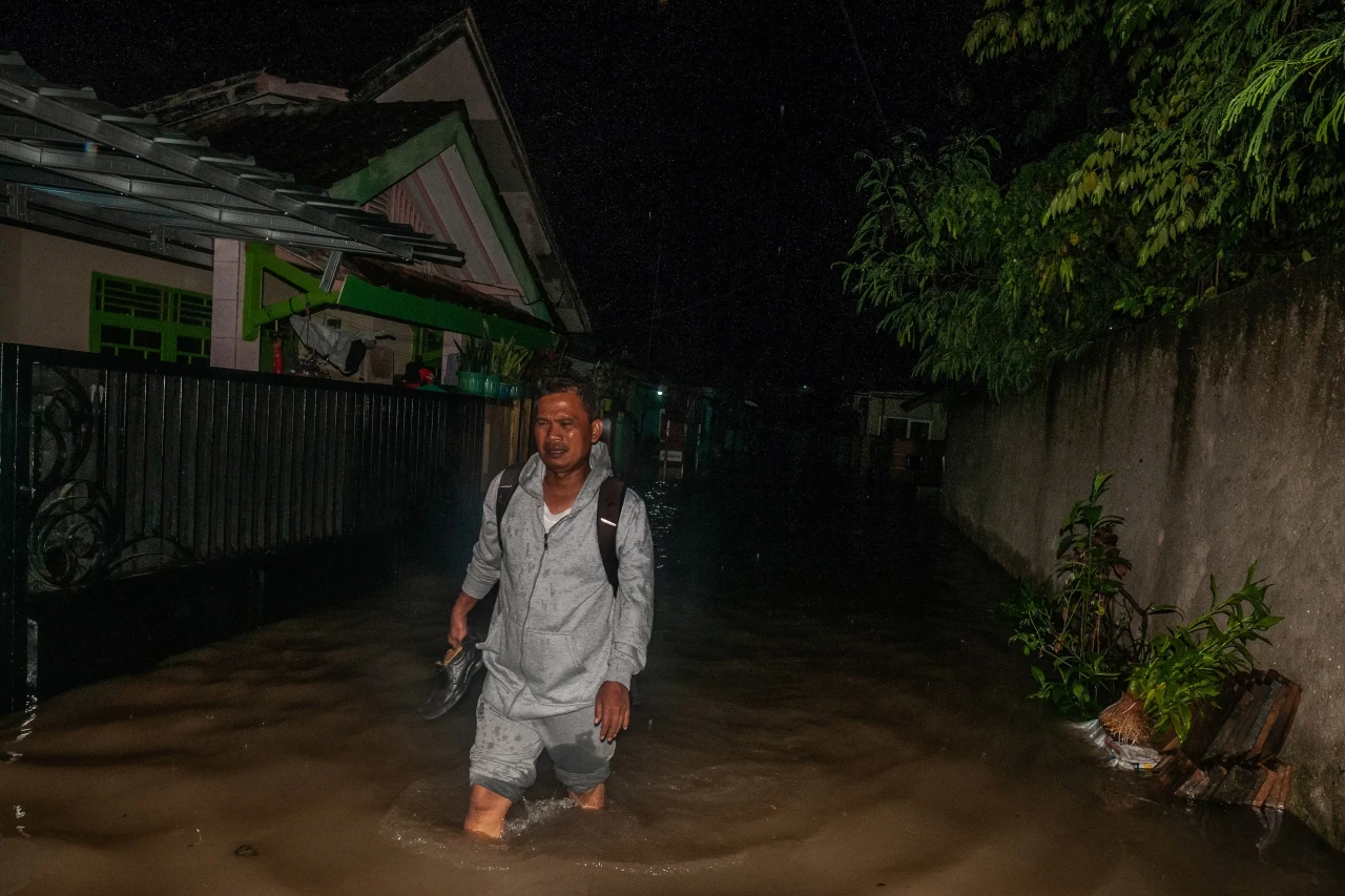 Warga Rengkasbitung...