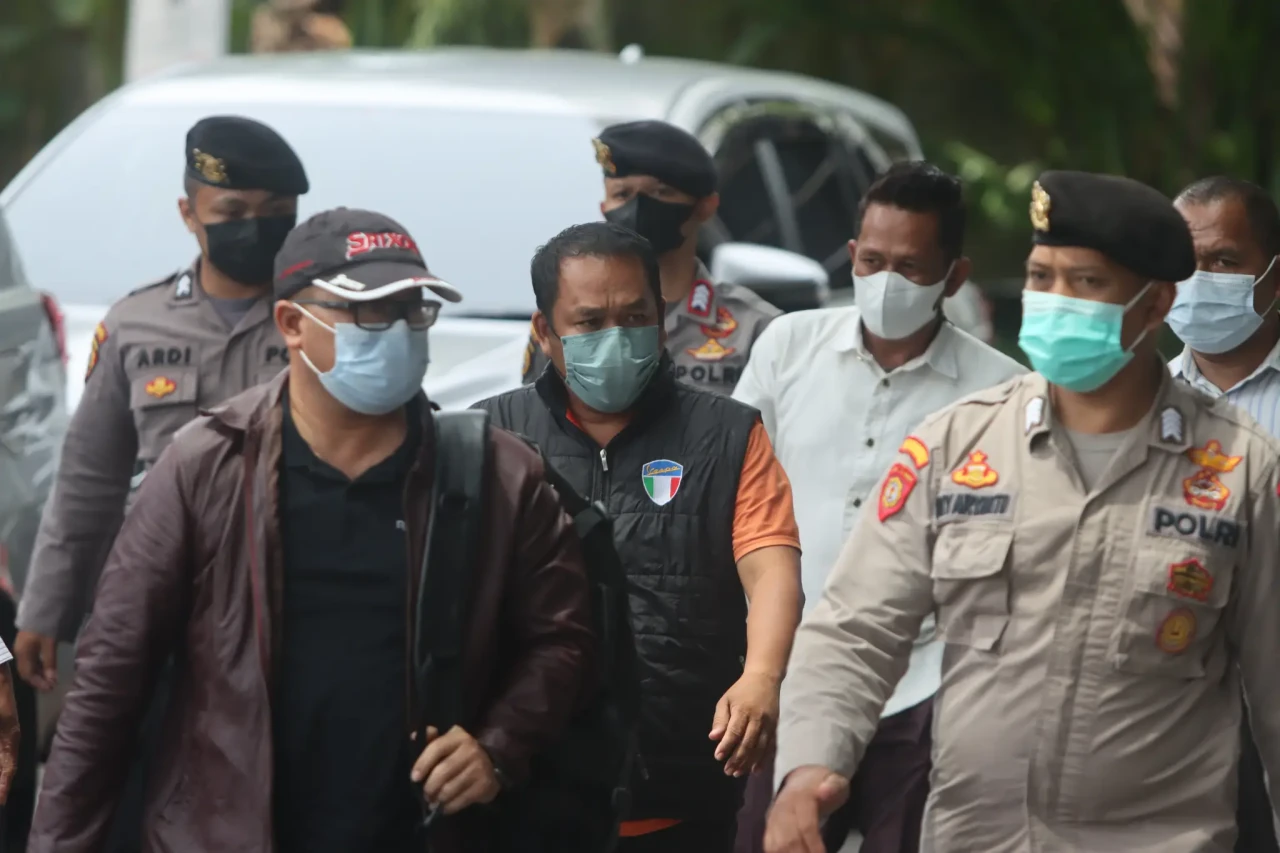 KPK Tangkap Sejumlah...