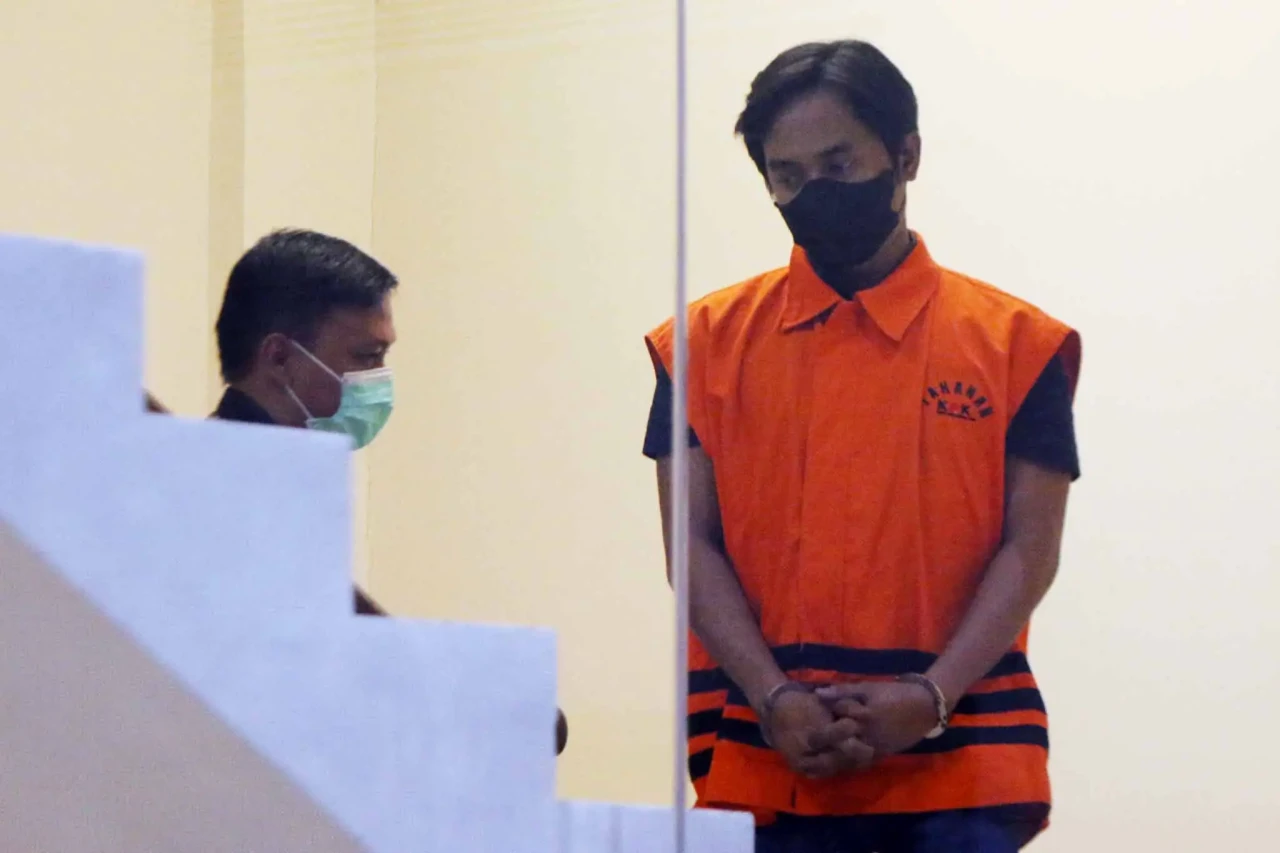 Jadi Tersangka Suap,...