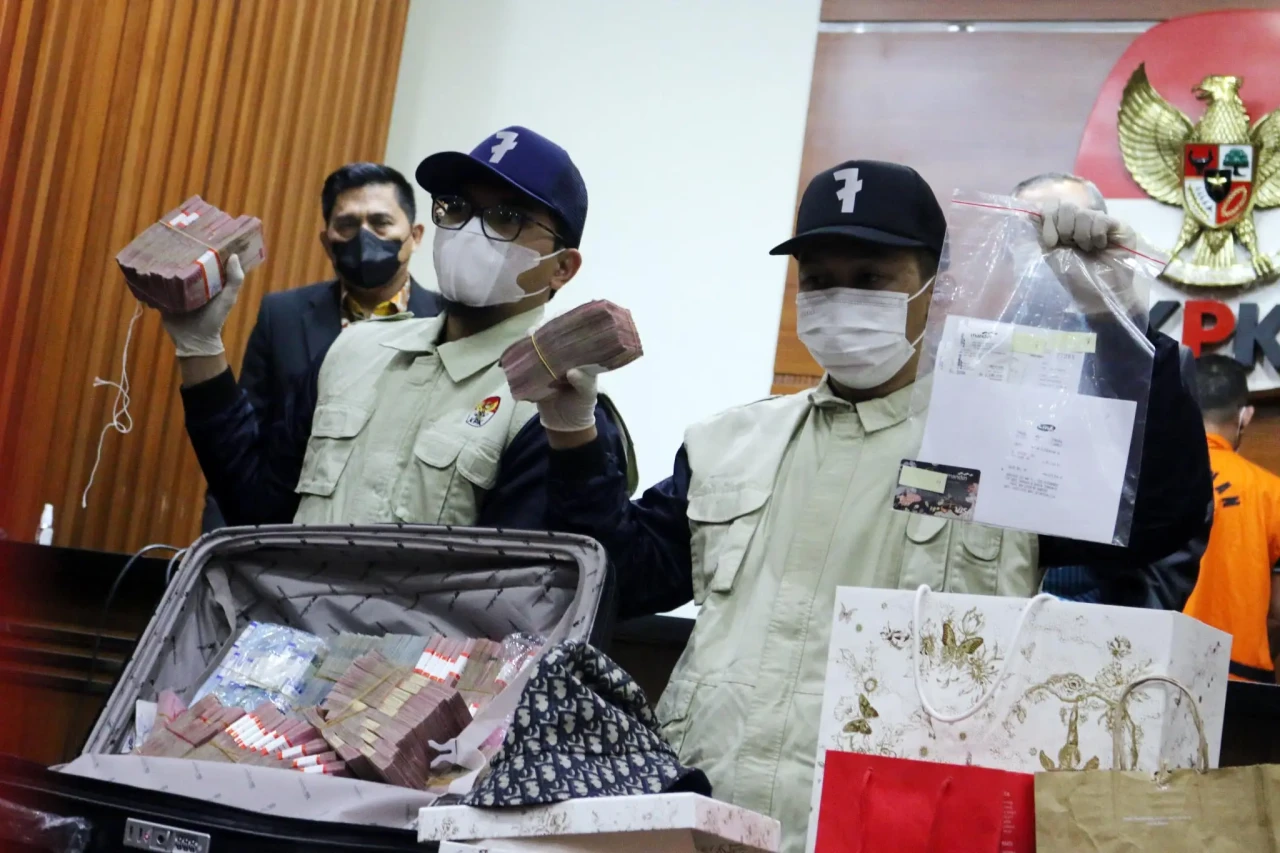 KPK Sita Rp 1 Miliar...