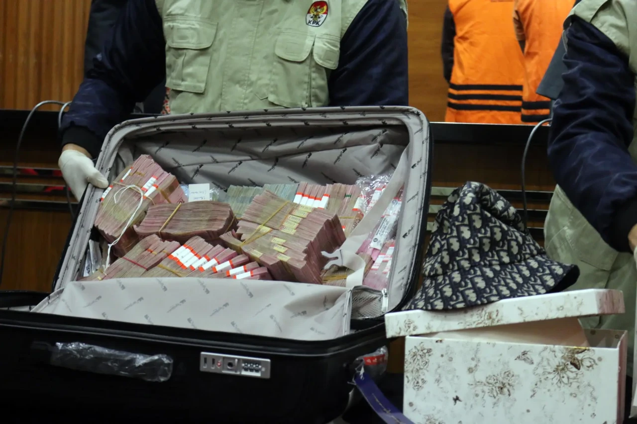 KPK Sita Rp 1 Miliar...