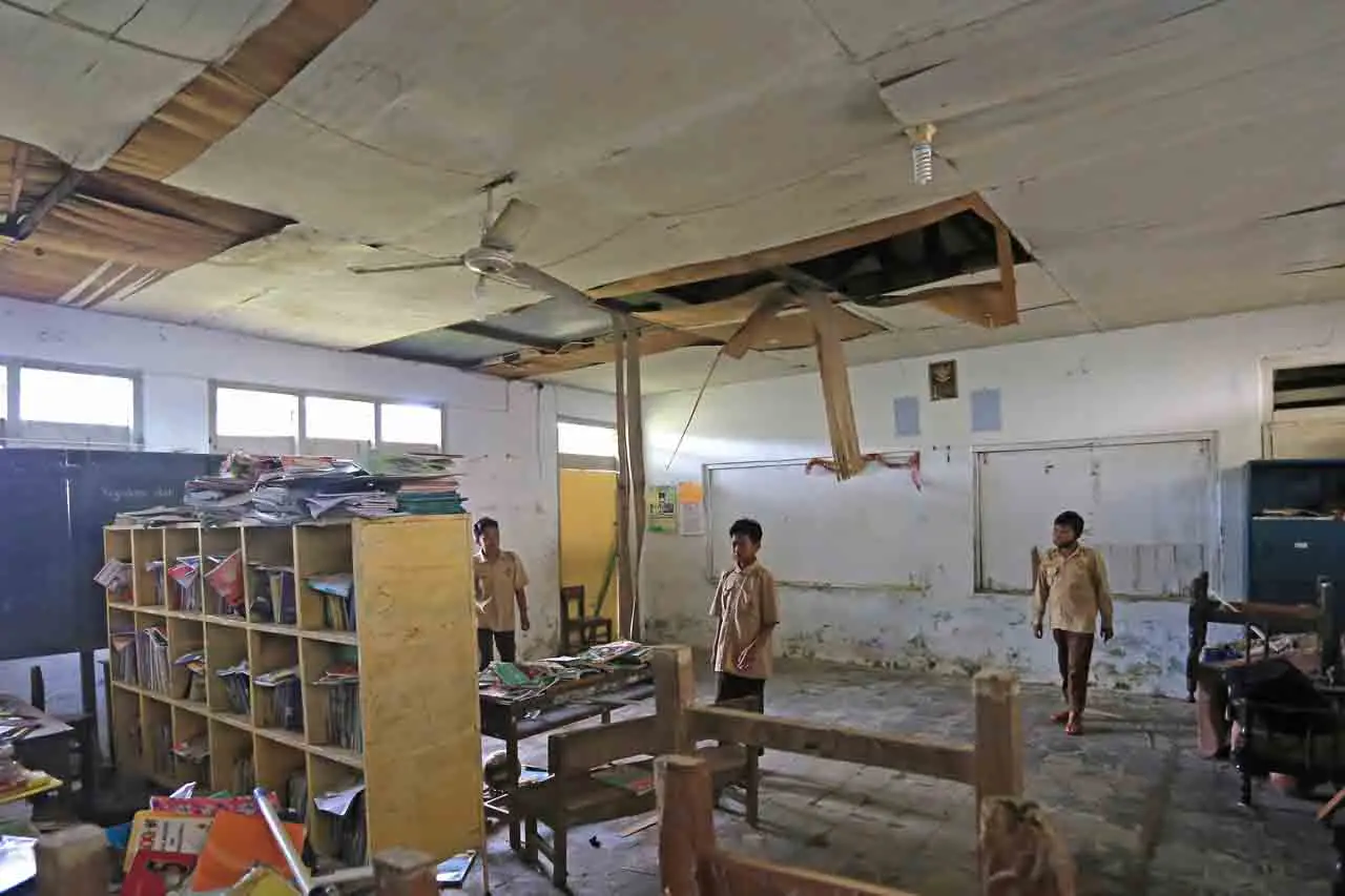 Tiga Ruang Kelas dan...