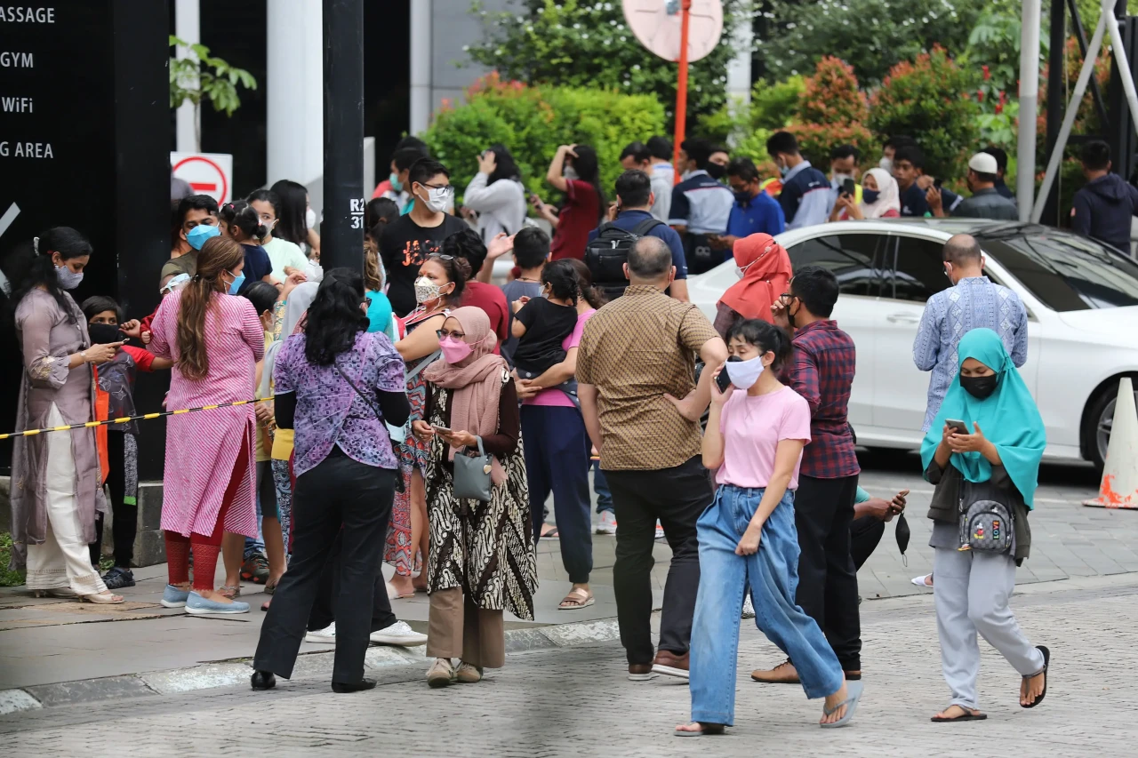 Penghuni Apartemen dan...