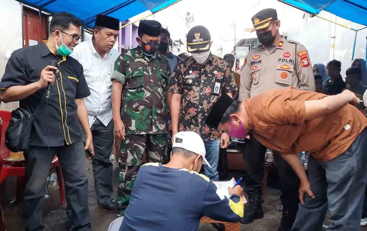TNI-Polri Damaikan Dua...