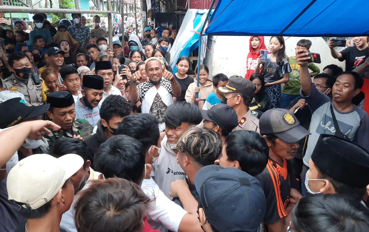 TNI-Polri Damaikan Dua...