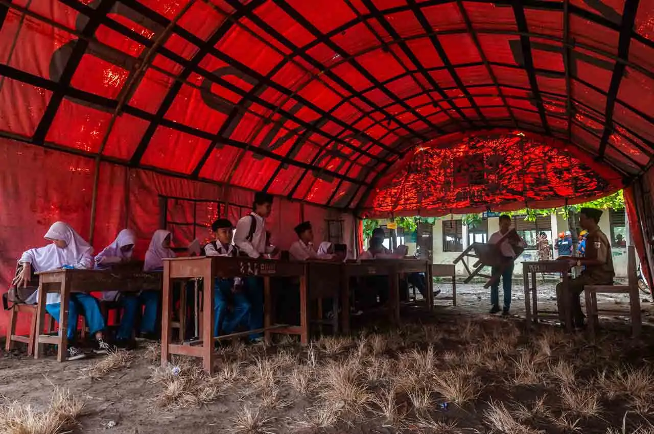 Terdampak Gempa Banten,...