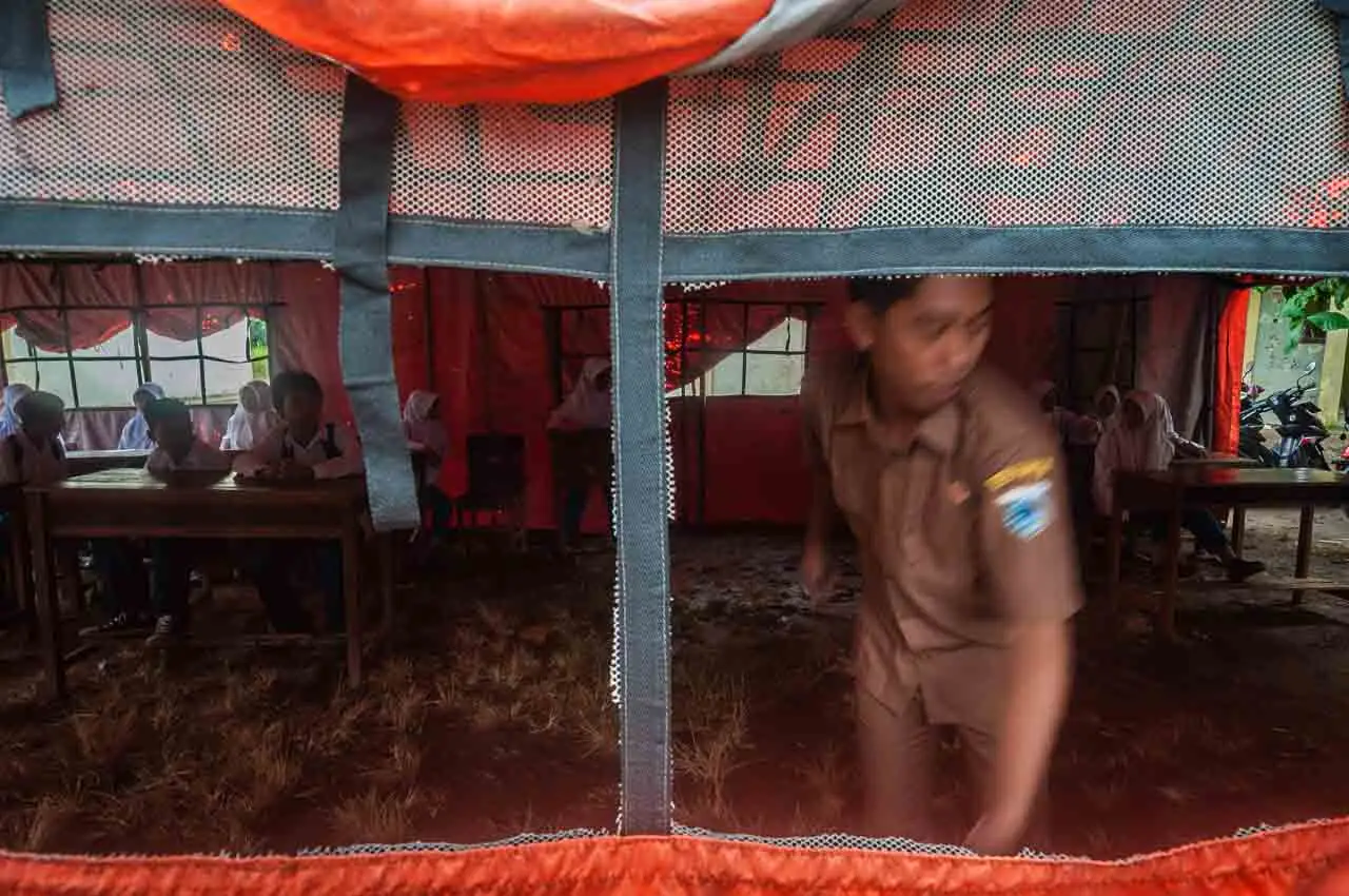 Terdampak Gempa Banten,...