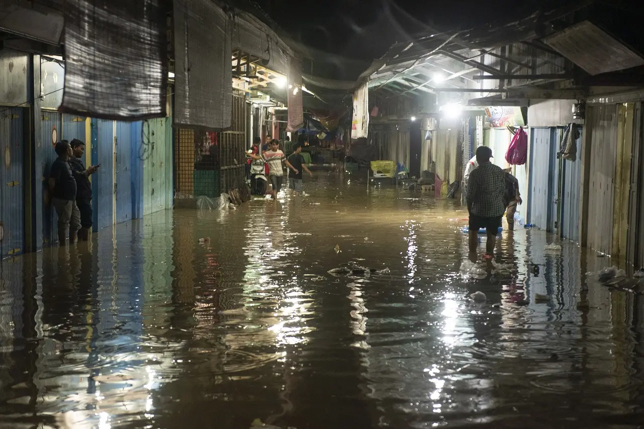 Sungai Krueng Baro Meluap,...
