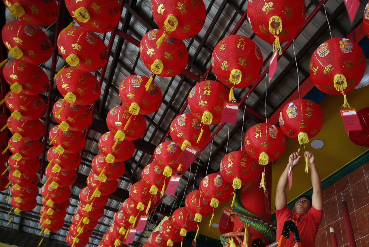 Pemasangan Lampion Lebih...