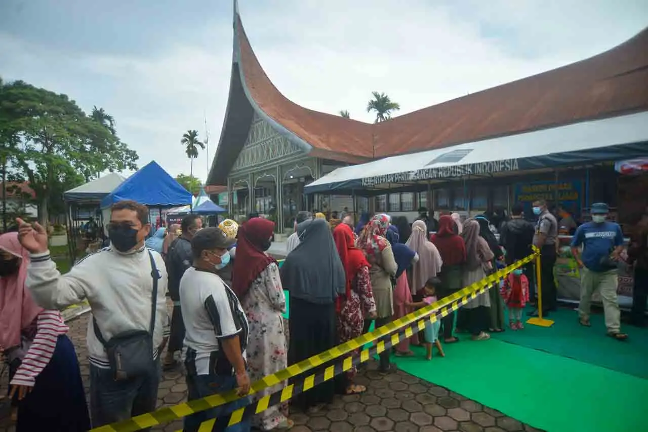 Warga Serbu Operasi...