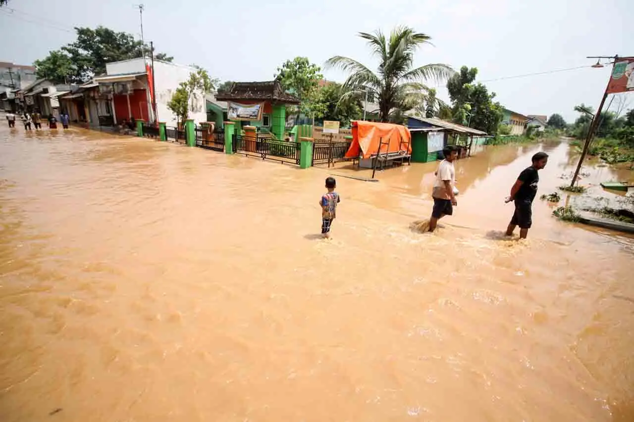 Banjir Setinggi Satu...