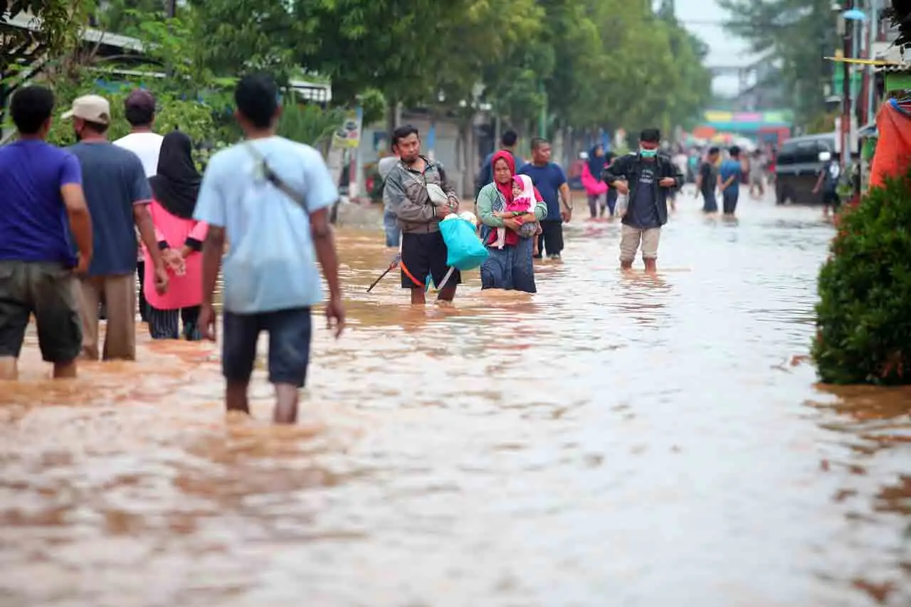 Banjir Setinggi Satu...