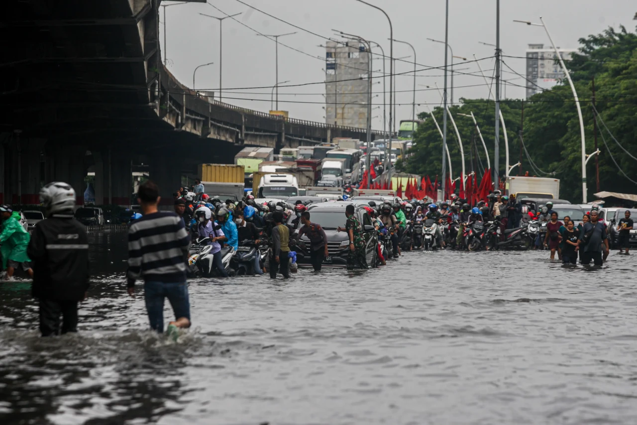 Jakarta Dikepung Banjir,...