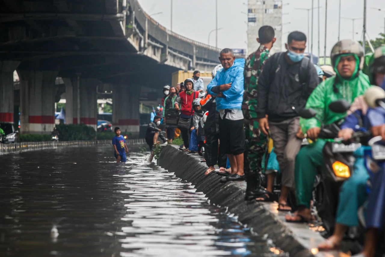 Jakarta Dikepung Banjir,...