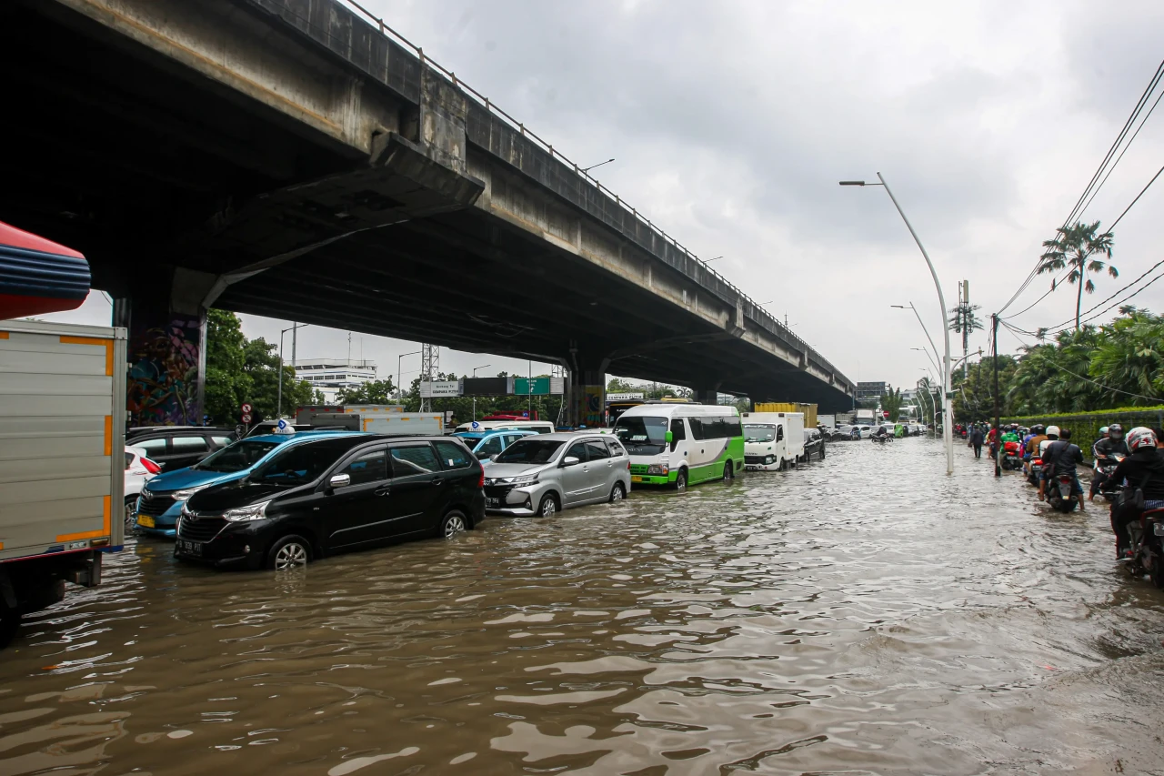 Jakarta Dikepung Banjir,...