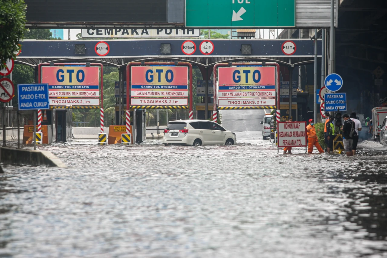 Jakarta Dikepung Banjir,...