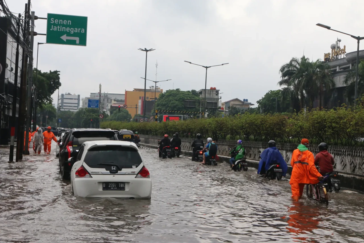 Banjir Rendam Kawasan...