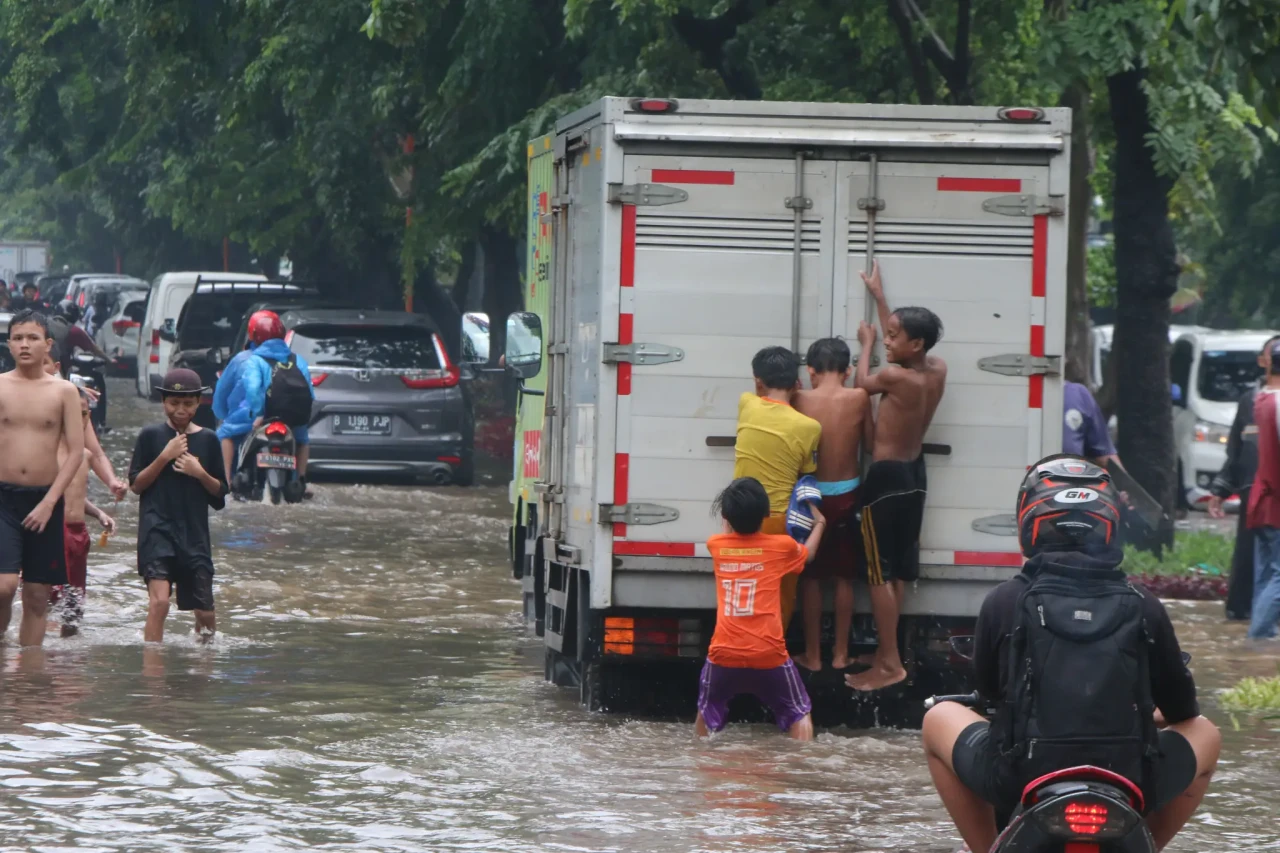 Banjir Rendam Kawasan...