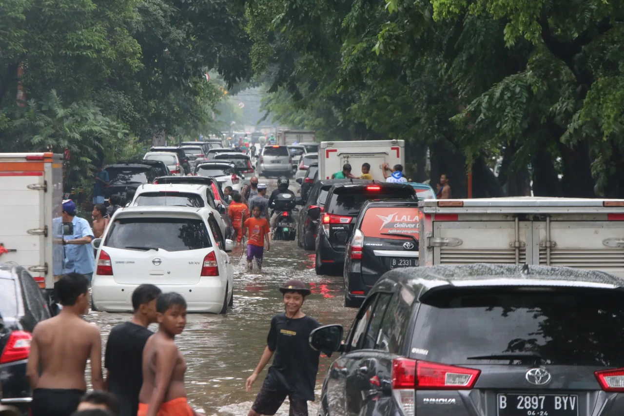 Banjir Rendam Kawasan...