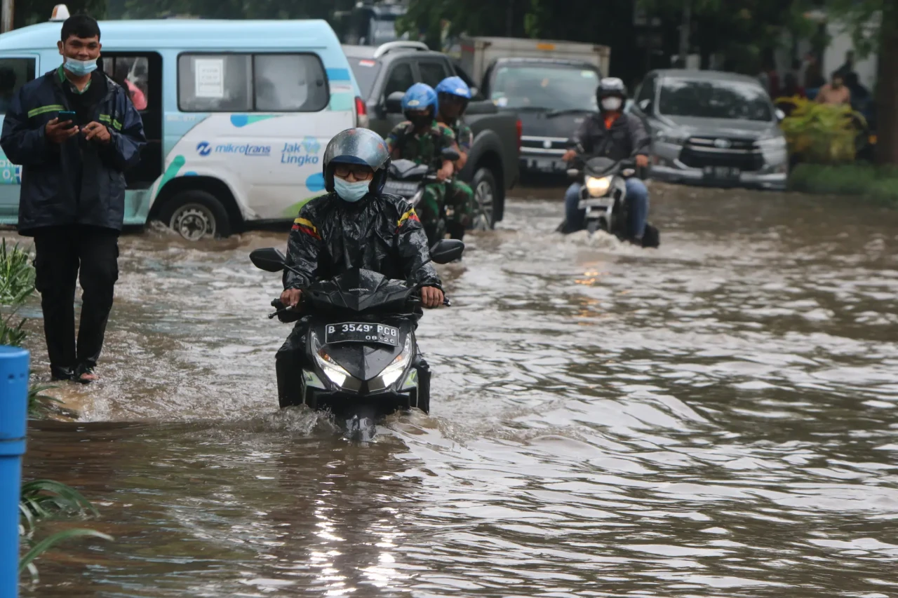 Banjir Rendam Kawasan...