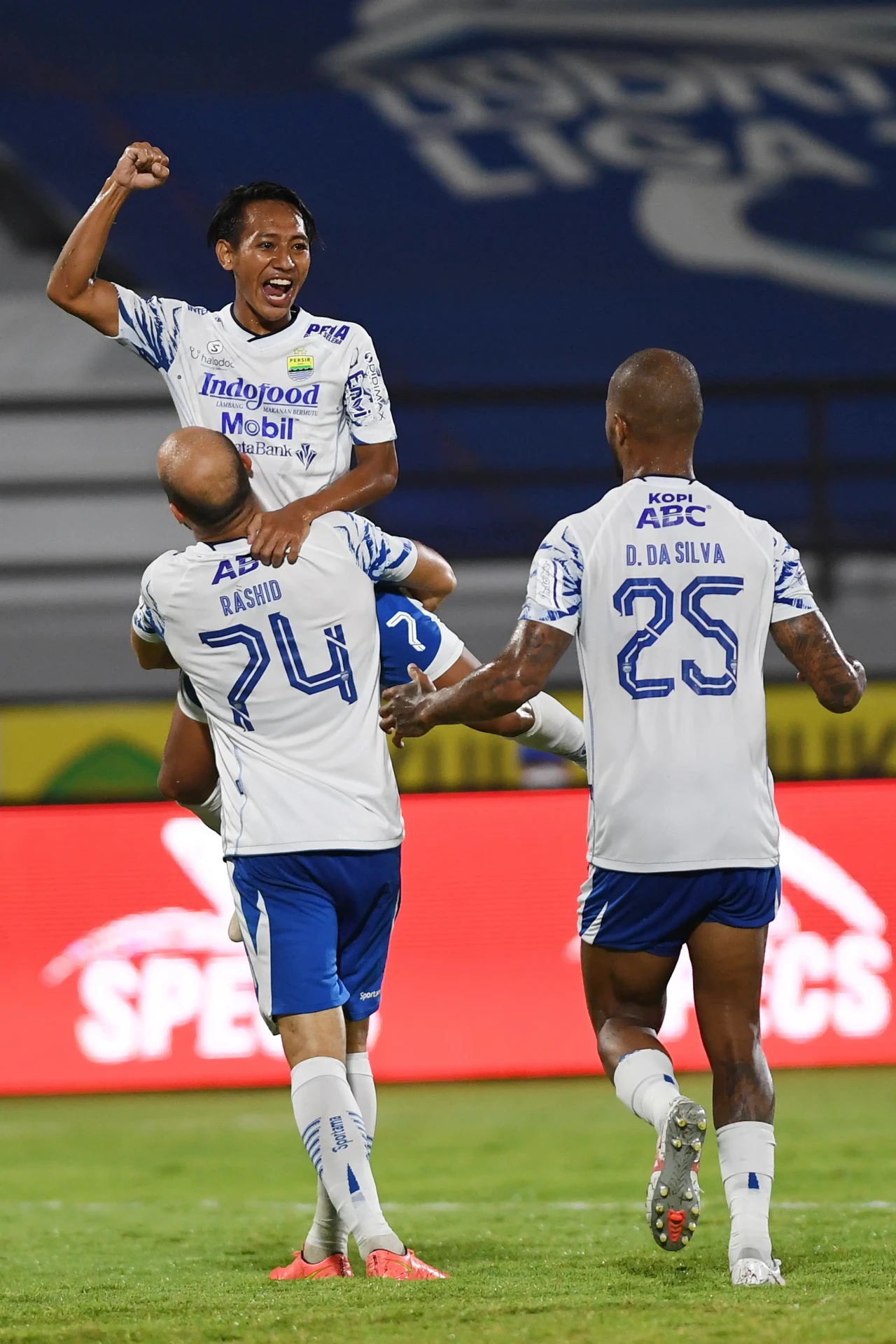 Menang Tipis, Persib...