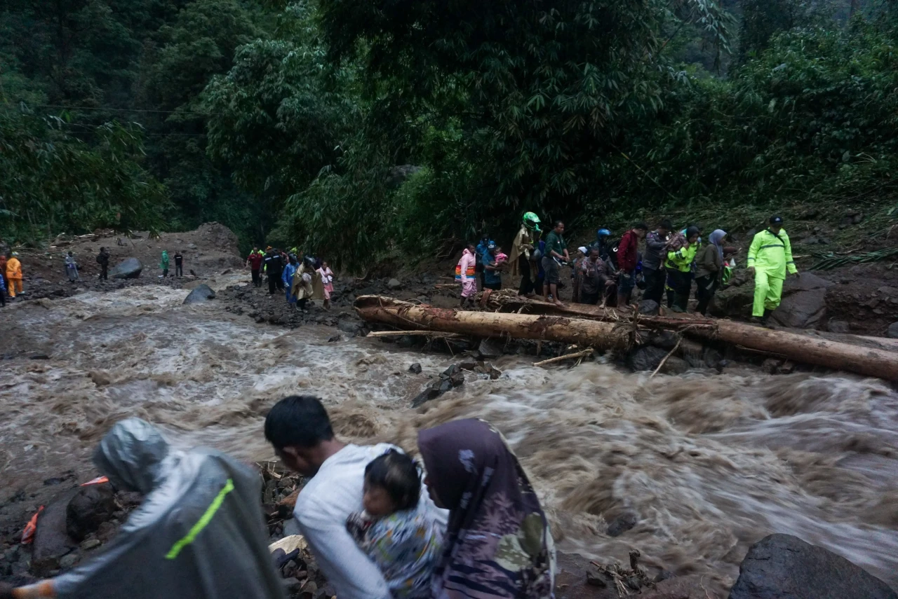 Longsor Susulan di Sokokembang...