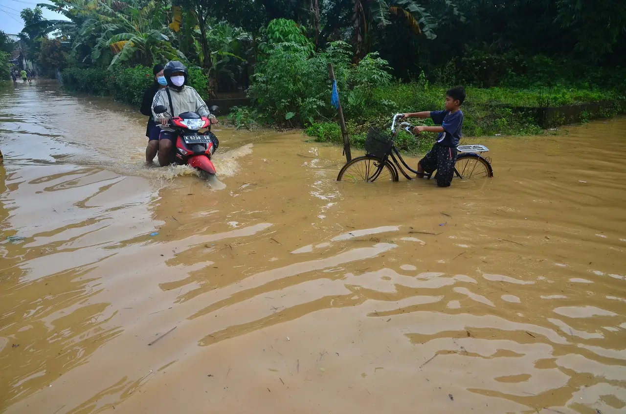 Banjir Akibat Luapan...