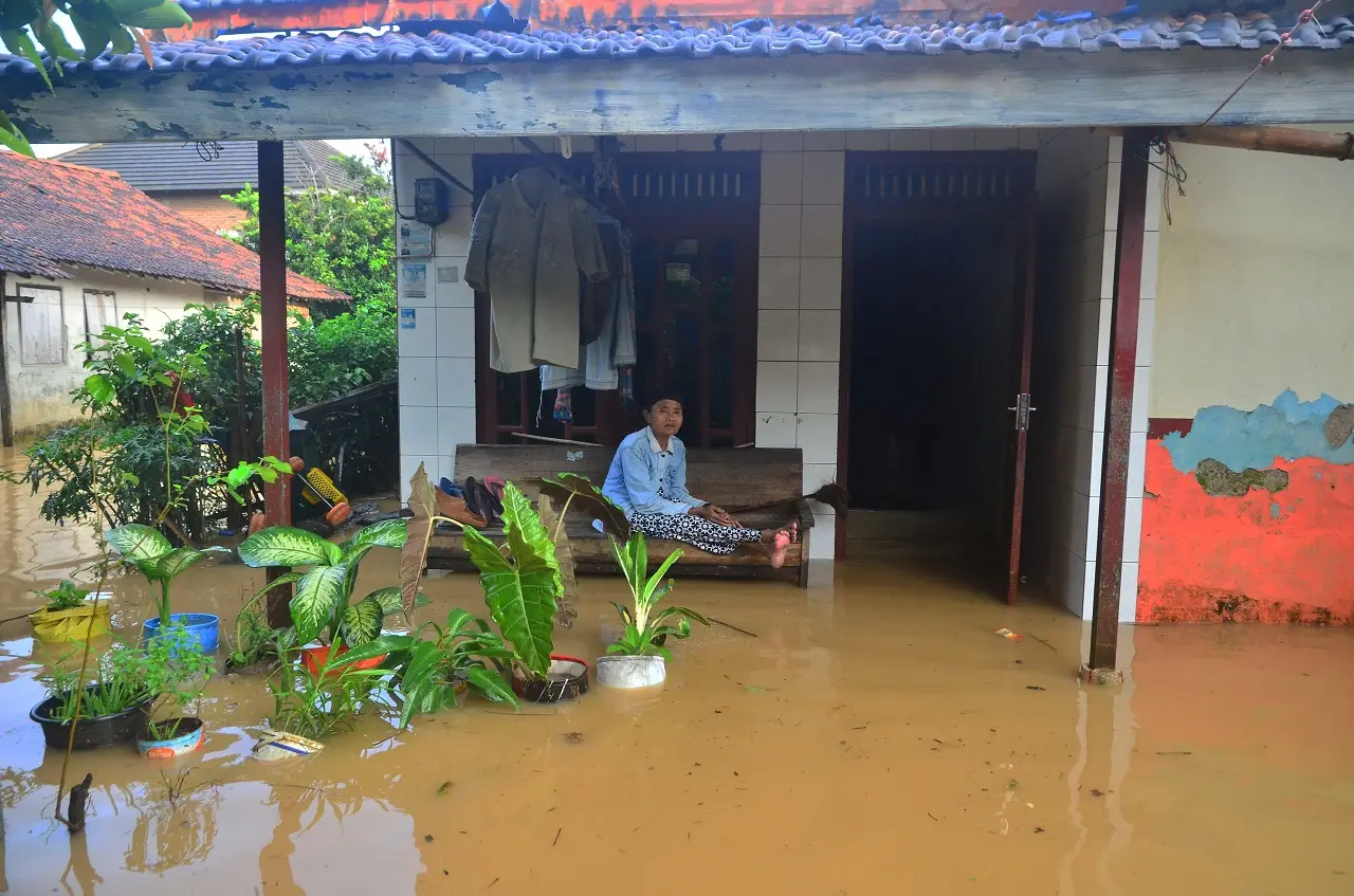 Banjir Akibat Luapan...