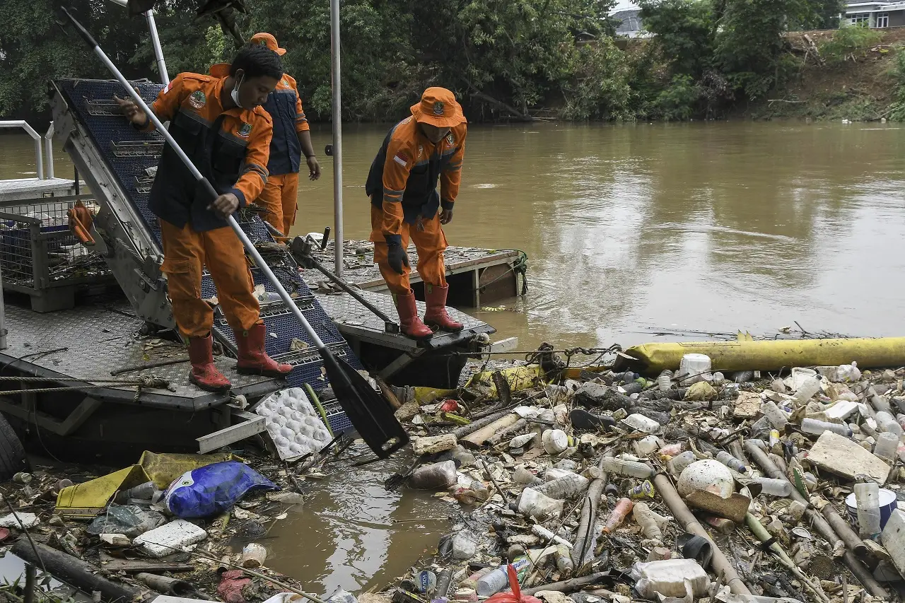 Pembersihan Sampah di...