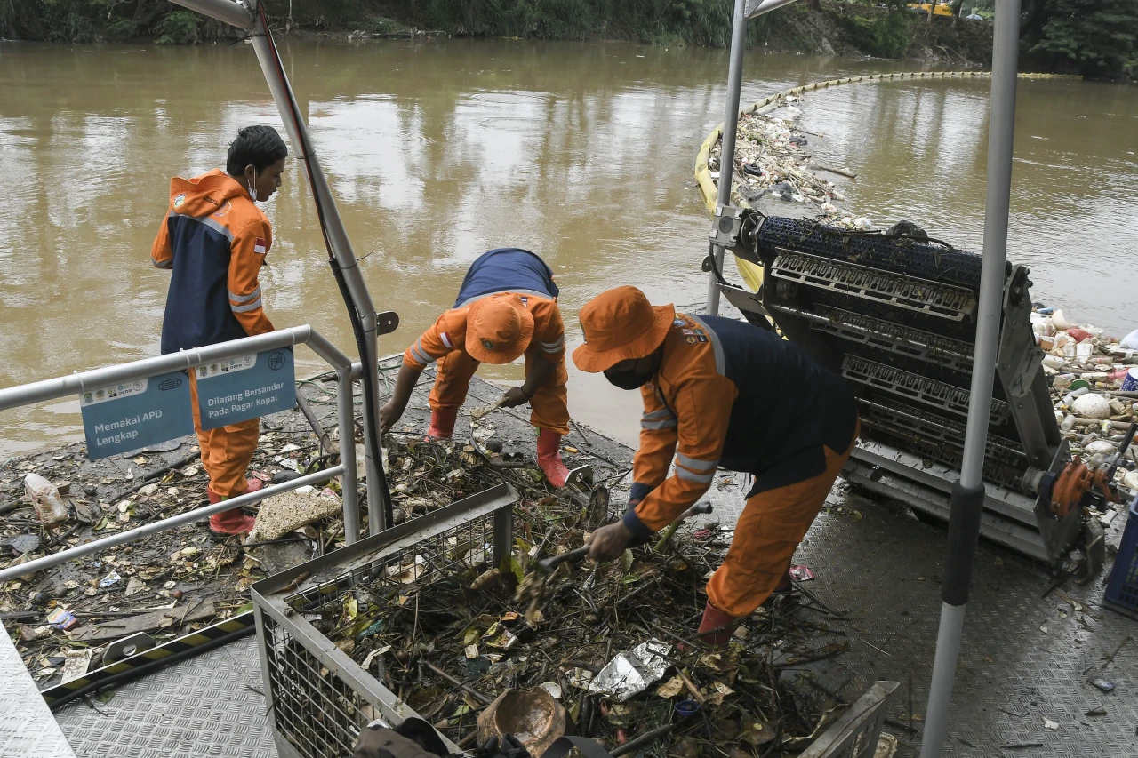 Pembersihan Sampah di...