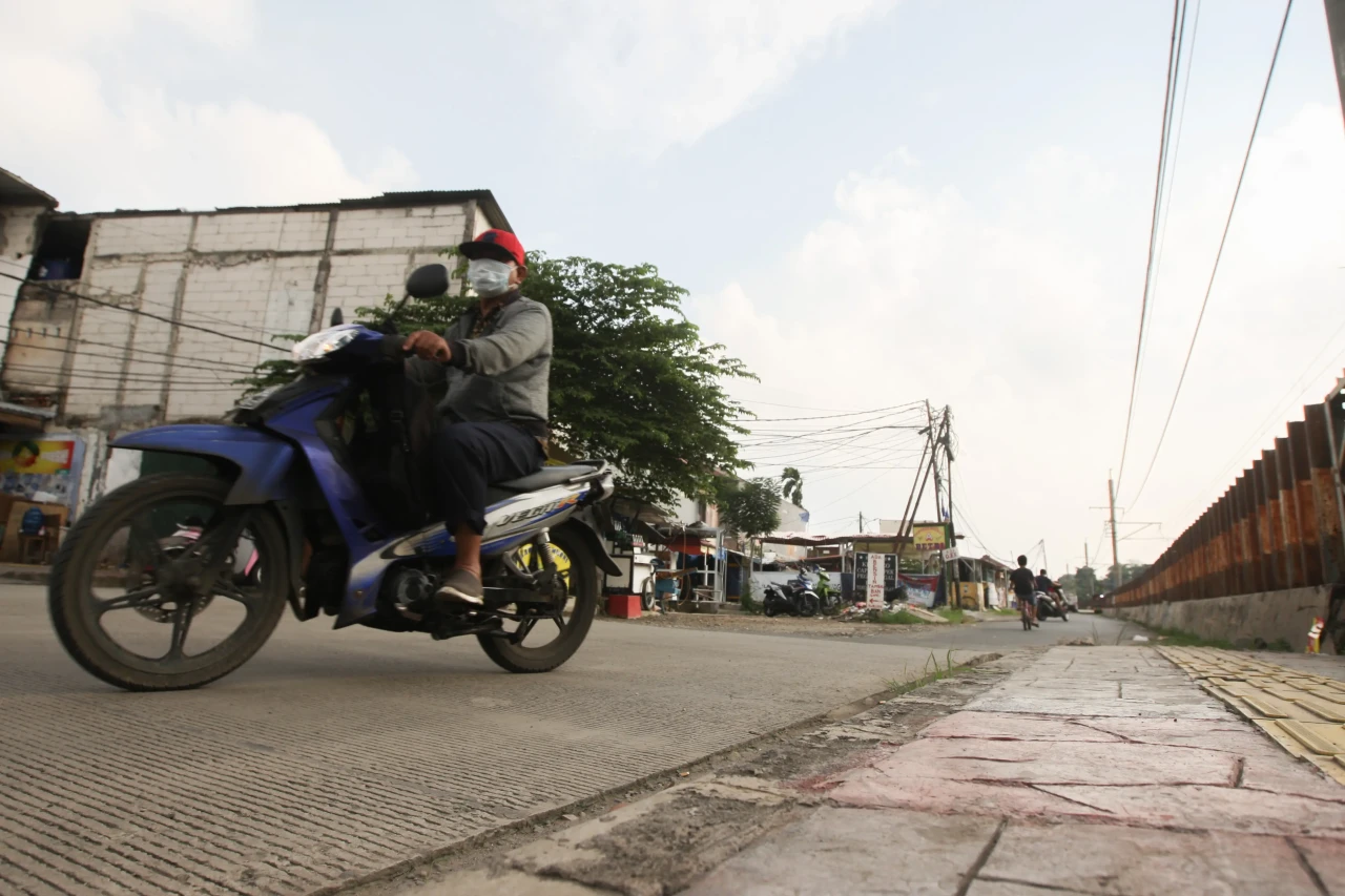 Melihat Proyek Jalan...