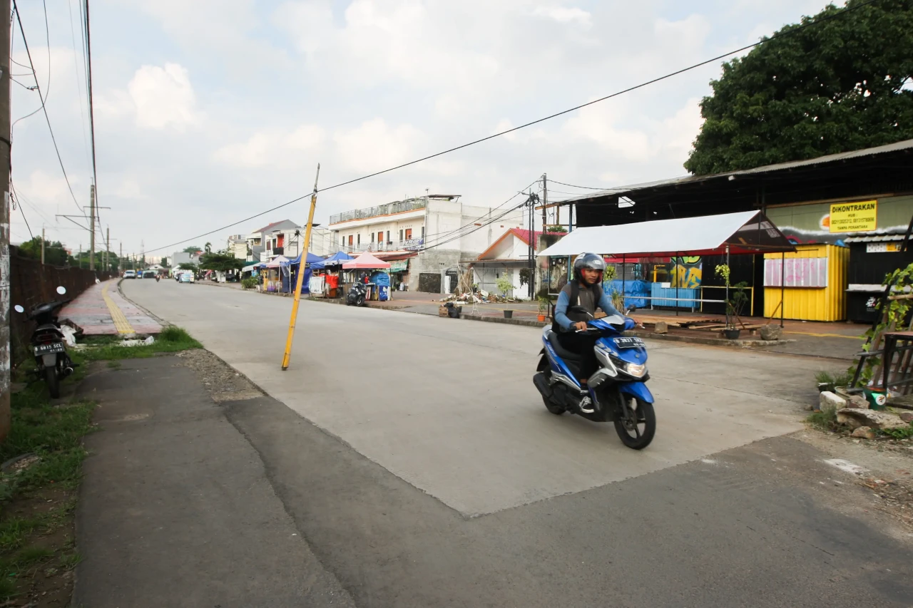 Melihat Proyek Jalan...