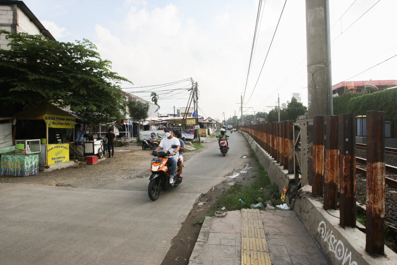 Melihat Proyek Jalan...