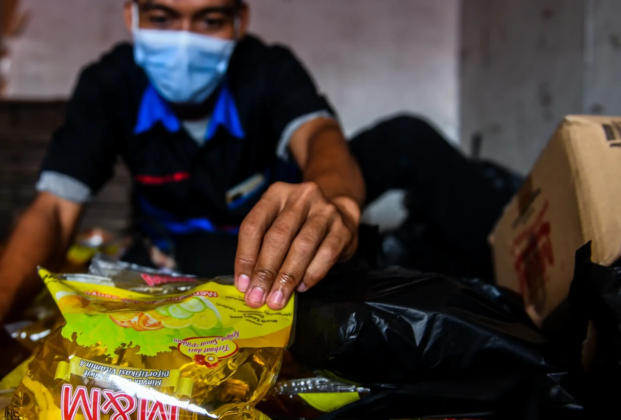 Warga Serbu Operasi...
