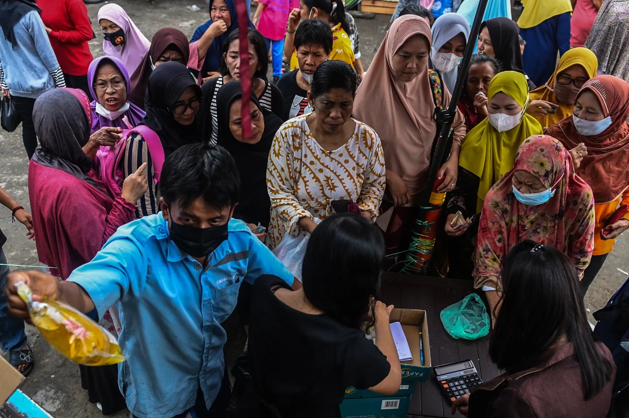 Warga Serbu Operasi...