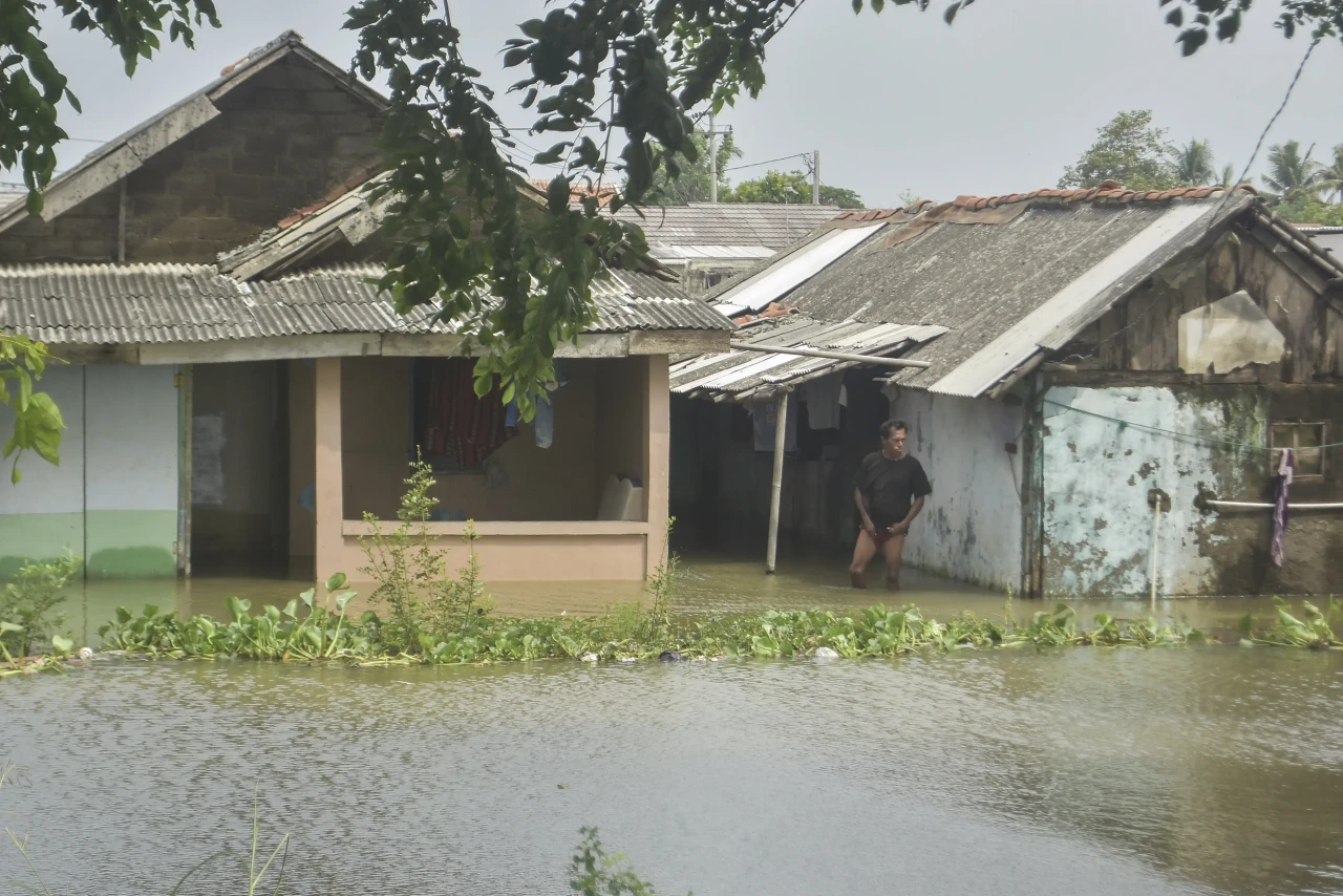 Banjir Rendam Desa Buni...
