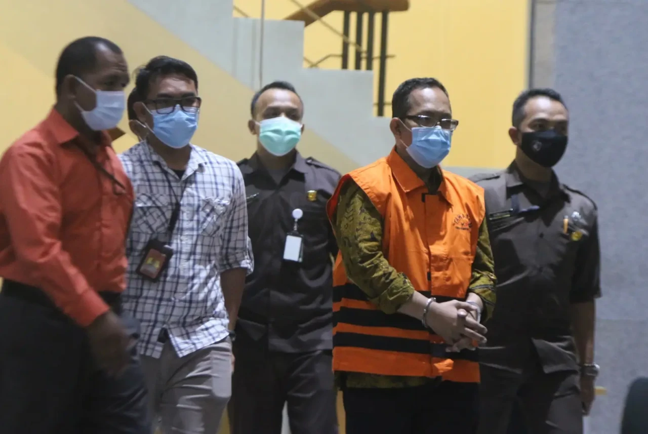 Hakim PN Surabaya Itong...