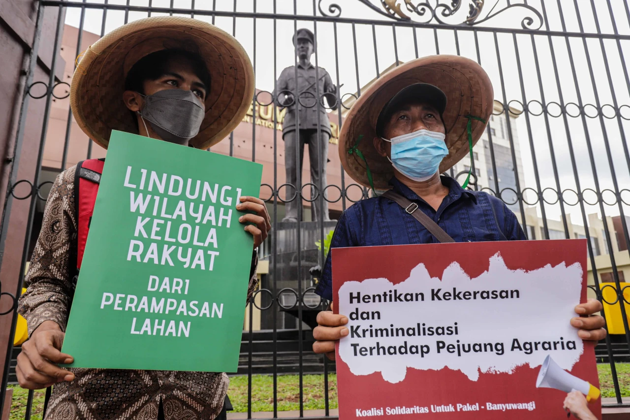 WALHI Gelar Aksi Solidaritas...
