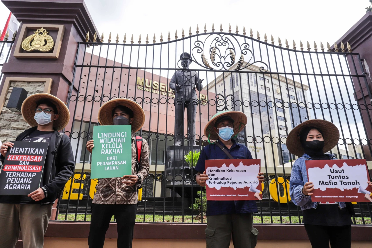 WALHI Gelar Aksi Solidaritas...
