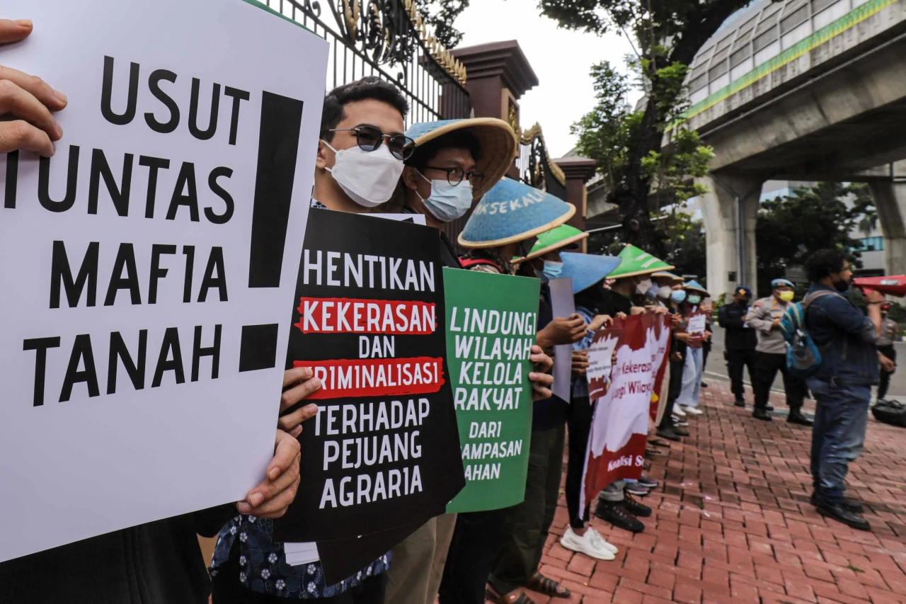 WALHI Gelar Aksi Solidaritas...