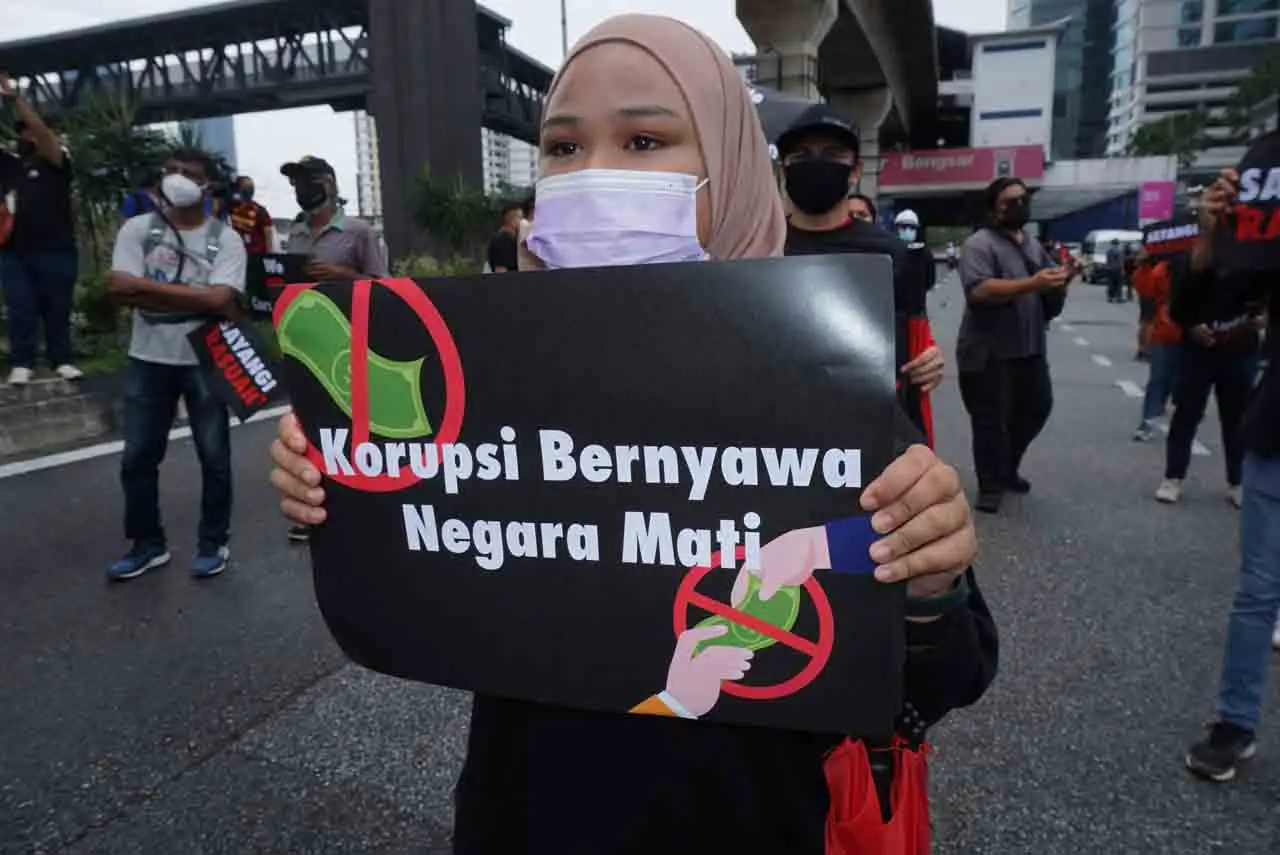 Ratusan Anak Muda Malaysia...